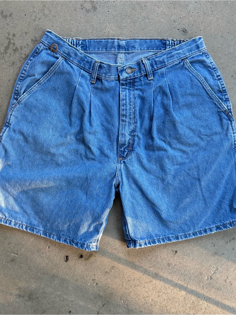 Vintage Wrangler Rugged Wear Denim Shorts Men's 36 Made in USA with Bass